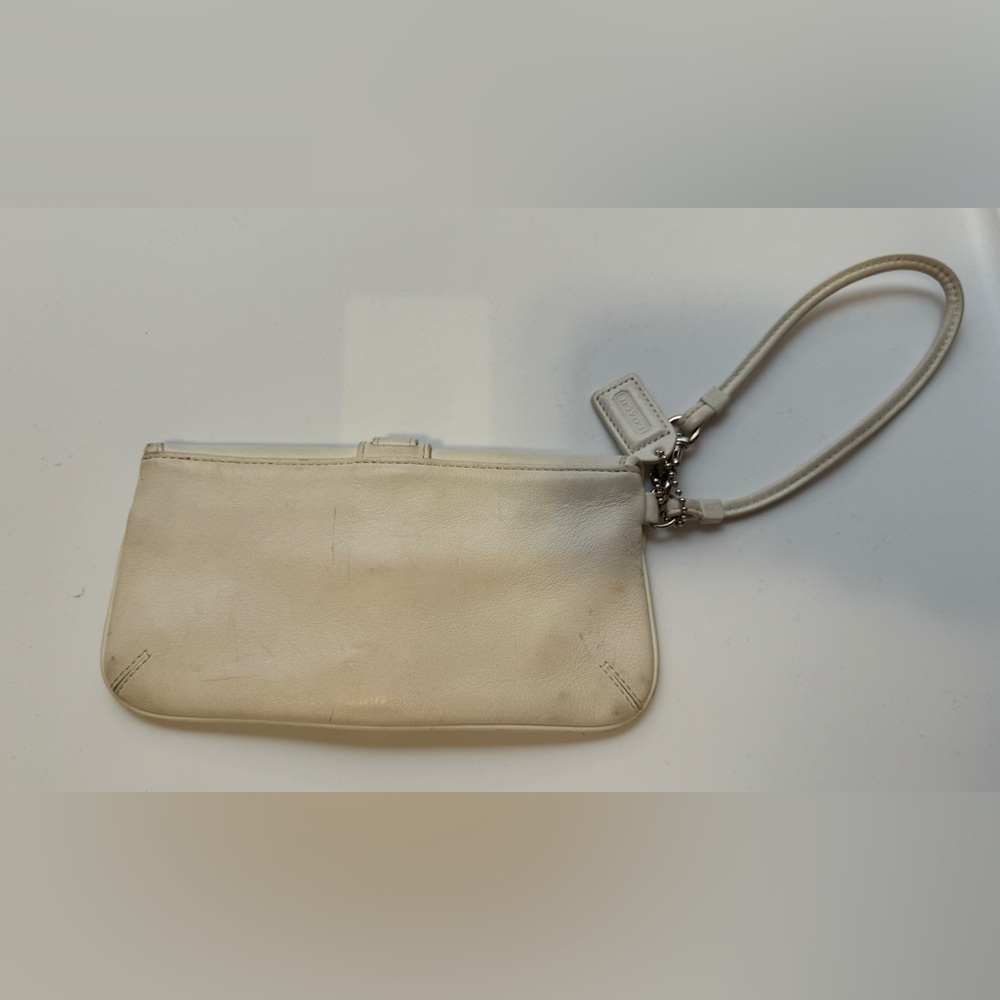 Coach Ivory Leather Wristlet Clutch Buckle Detail Zip Pouch - Picture 2 of 3